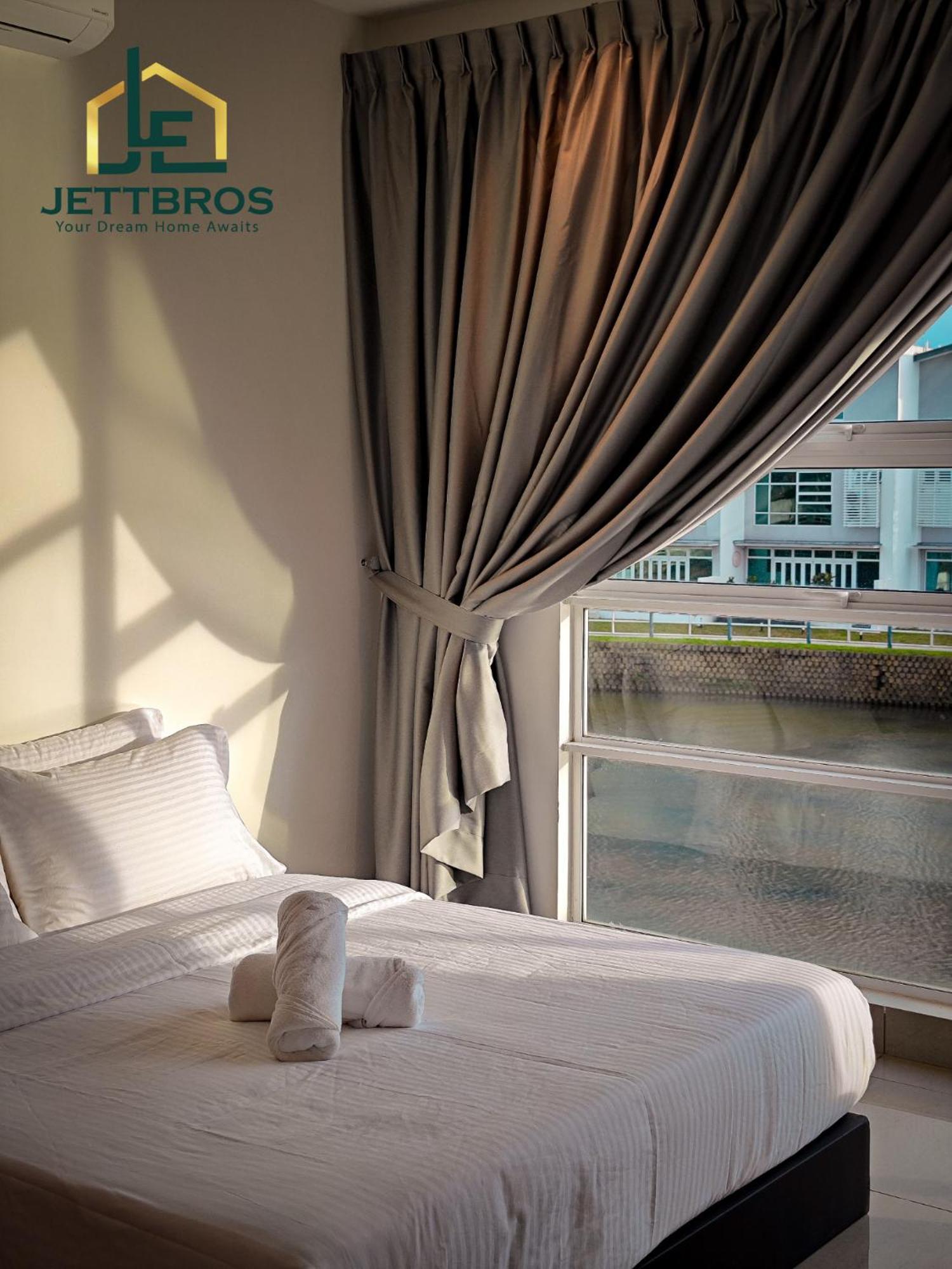 Holiday home Jettbros D' Paradiso @mount Austin Jb *
